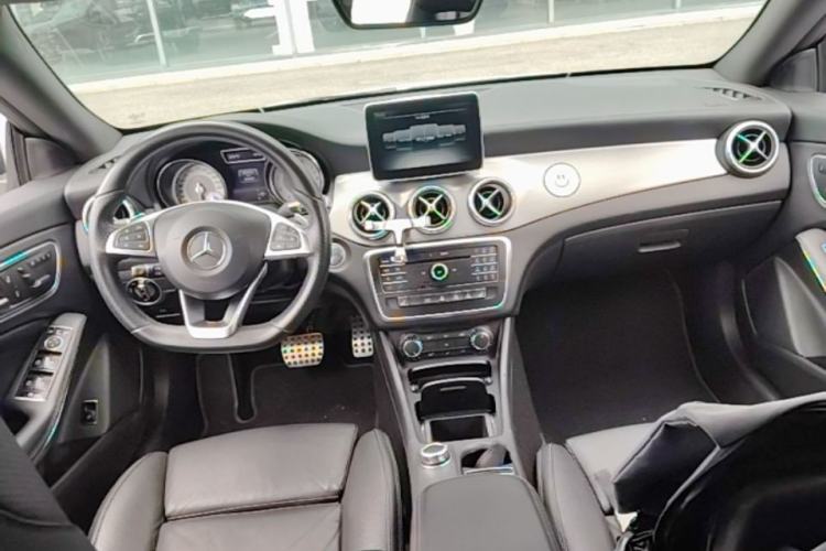 Used Mercedes-Benz CLA 2016 CLA 260 4MATIC Center Console