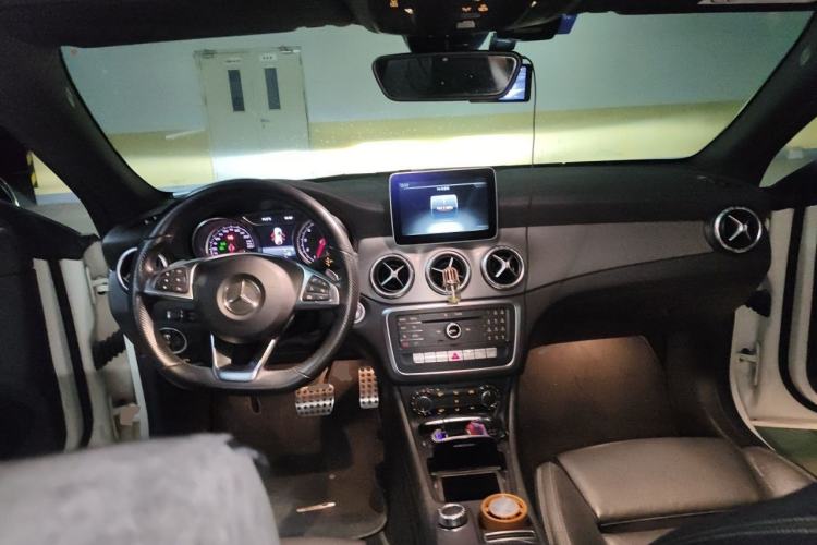 Used Mercedes-Benz CLA 2016 Facelifted CLA 260 4MATIC Center Console