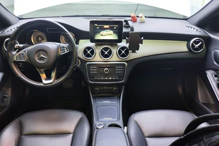 Used Mercedes-Benz CLA 2016 CLA 200 Style Edition Center Console