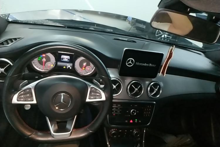 Used Mercedes-Benz CLA 2016 CLA 220 4MATIC Center Console