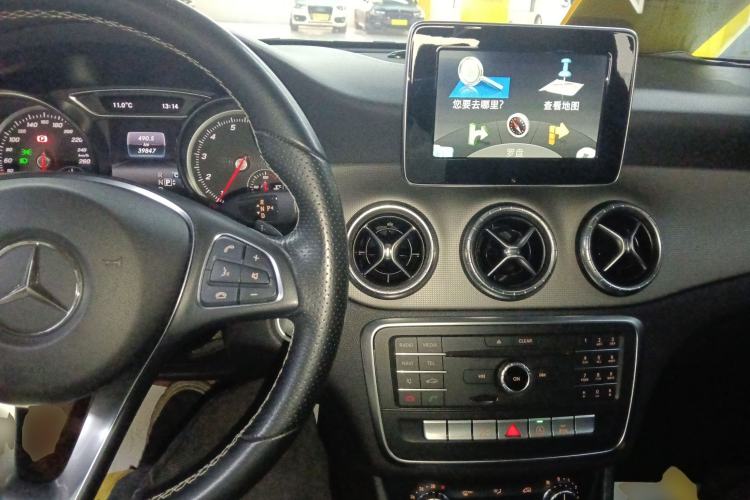 Used Mercedes-Benz CLA 2016 Refreshed CLA 200 Sport Edition Center Console