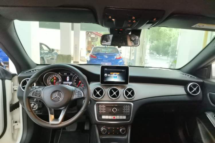 Used Mercedes-Benz CLA 2016 Refreshed CLA 200 Sport Edition Center Console