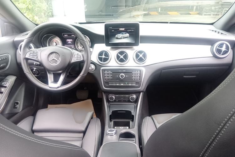 Used Mercedes-Benz CLA 2016 CLA 200 Style Edition Center Console