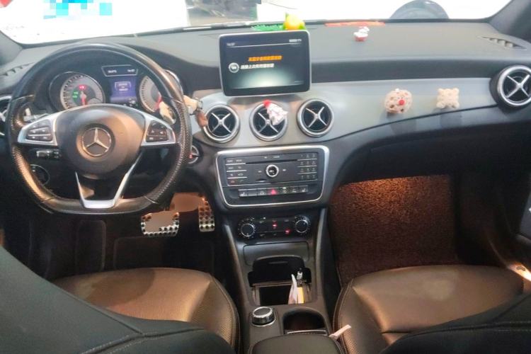 Used Mercedes-Benz CLA 2016 CLA 260 4MATIC Center Console