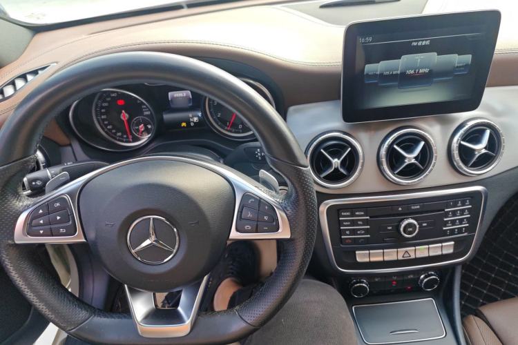 Used Mercedes-Benz CLA 2016 Facelifted CLA 260 4MATIC Center Console