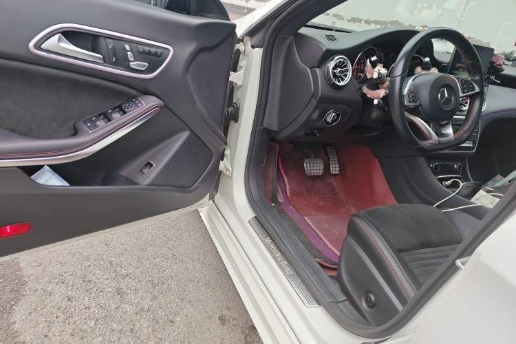 Used Mercedes-Benz CLA 2016 Year Restyled CLA 220 4MATIC Driver Seat