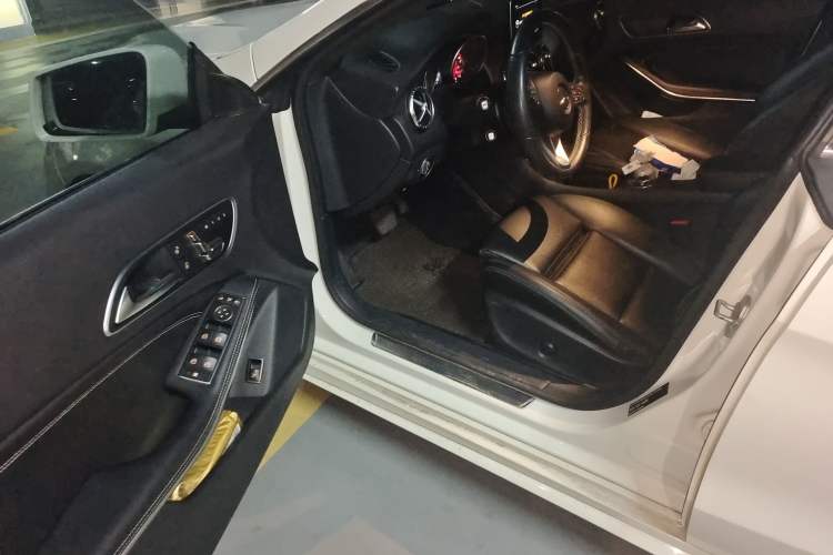 Used Mercedes-Benz CLA 2016 Facelifted CLA 200 Stylish Edition Driver Seat