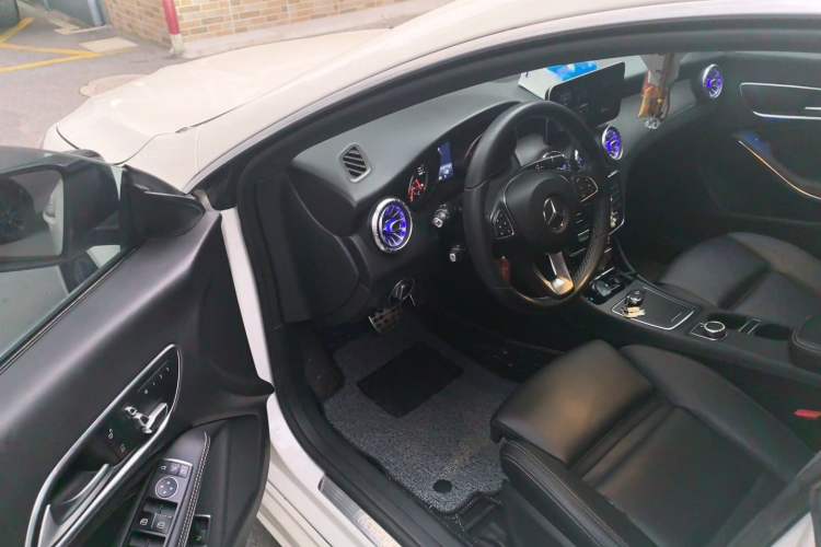 Used Mercedes-Benz CLA 2016 Facelifted CLA 200 Stylish Edition Driver Seat
