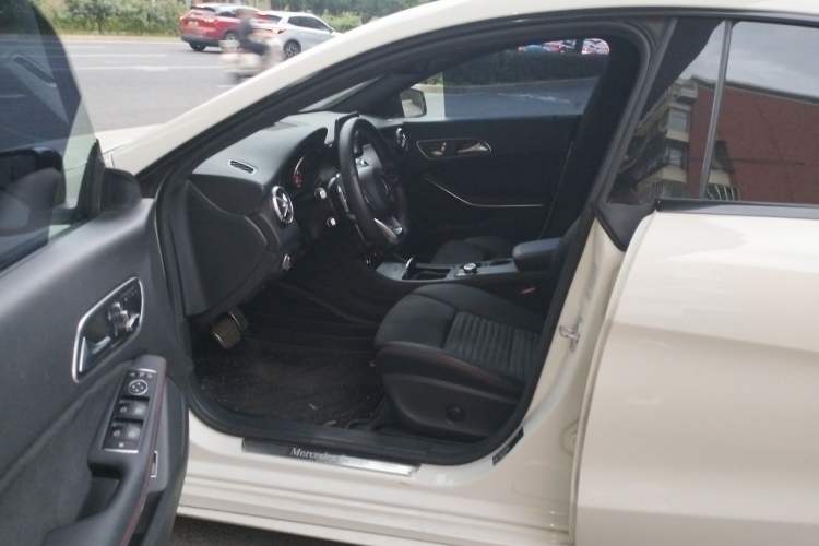 Used Mercedes-Benz CLA 2016 Year Restyled CLA 220 4MATIC Driver Seat