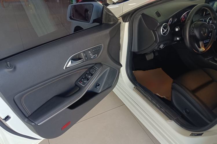 Used Mercedes-Benz CLA 2016 Facelifted CLA 200 Stylish Edition Driver Seat