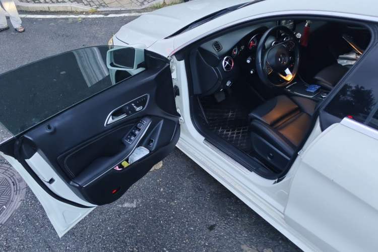 Used Mercedes-Benz CLA 2016 Facelifted CLA 200 Stylish Edition Driver Seat