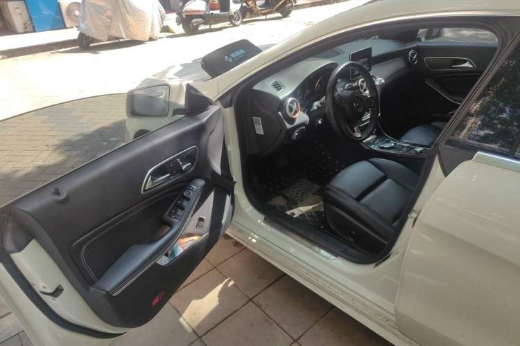 Used Mercedes-Benz CLA 2016 Facelifted CLA 200 Stylish Edition Driver Seat