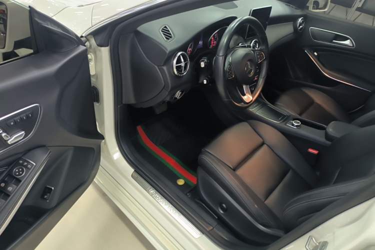 Used Mercedes-Benz CLA 2016 Facelifted CLA 200 Stylish Edition Driver Seat