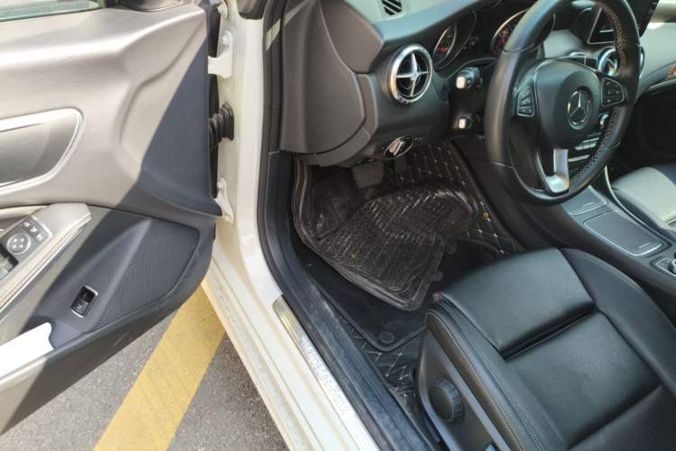 Used Mercedes-Benz CLA 2016 Refreshed CLA 200 Sport Edition Driver Seat