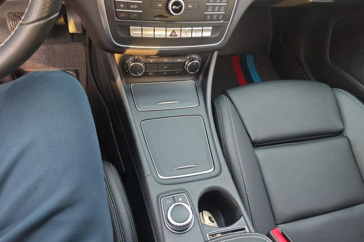 Used Mercedes-Benz CLA 2016 Facelifted CLA 200 Stylish Edition Gear Lever