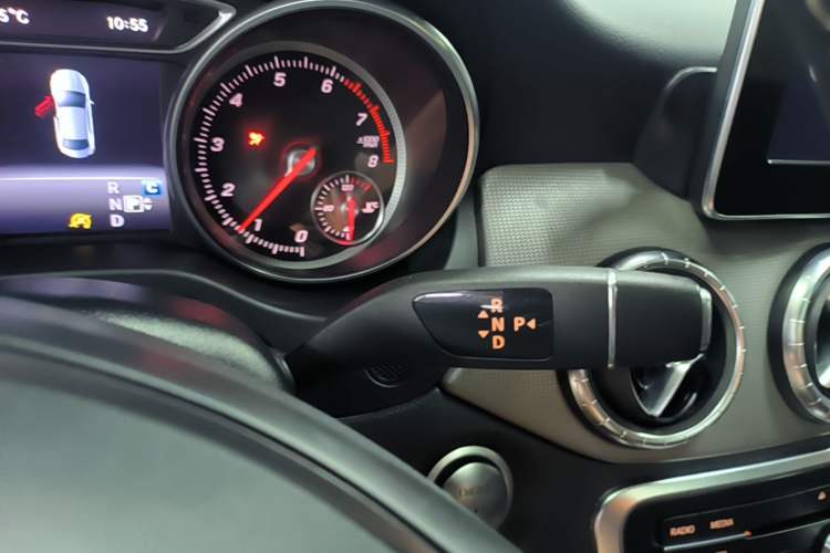 Used Mercedes-Benz CLA 2016 Facelifted CLA 200 Stylish Edition Gear Lever