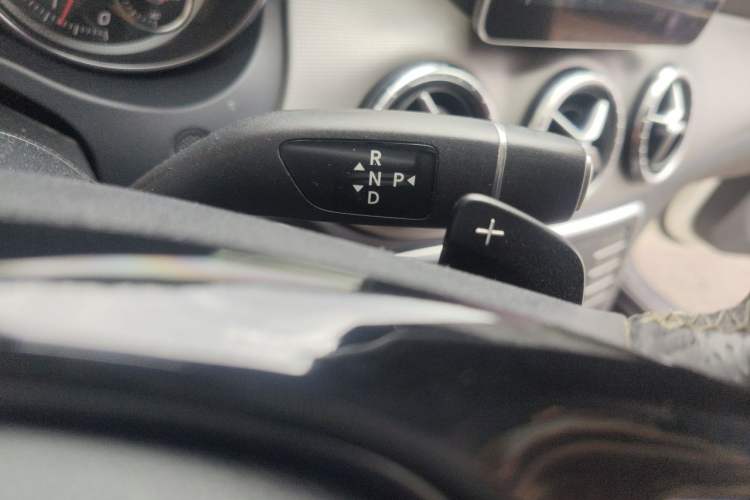 Used Mercedes-Benz CLA 2016 Refreshed CLA 200 Sport Edition Gear Lever
