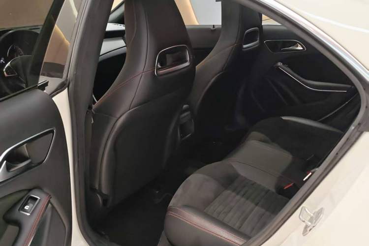 Used Mercedes-Benz CLA 2016 CLA 220 4MATIC Interior 1