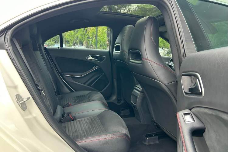 Used Mercedes-Benz CLA 2016 CLA 220 4MATIC Interior 10