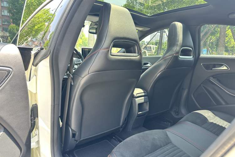 Used Mercedes-Benz CLA 2016 CLA 220 4MATIC Interior 2