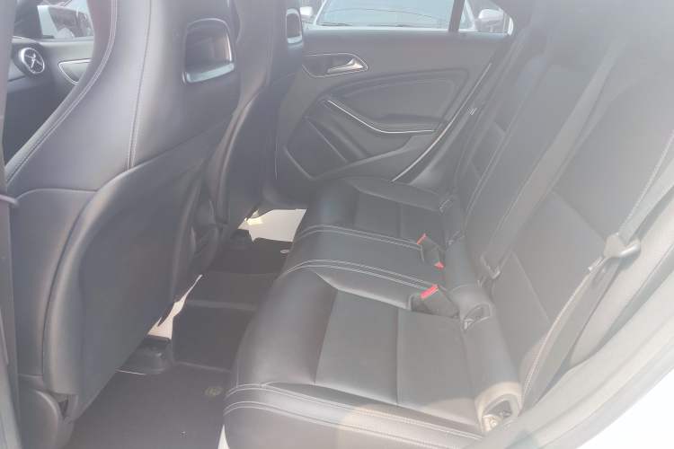 Used Mercedes-Benz CLA 2016 Facelifted CLA 200 Stylish Edition Interior 3