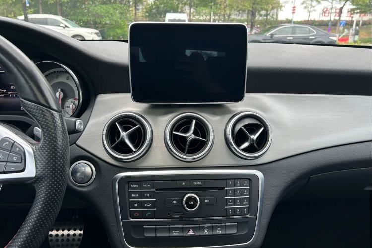 Used Mercedes-Benz CLA 2016 CLA 220 4MATIC Interior 3