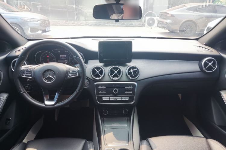 Used Mercedes-Benz CLA 2016 Facelifted CLA 200 Stylish Edition Interior 4