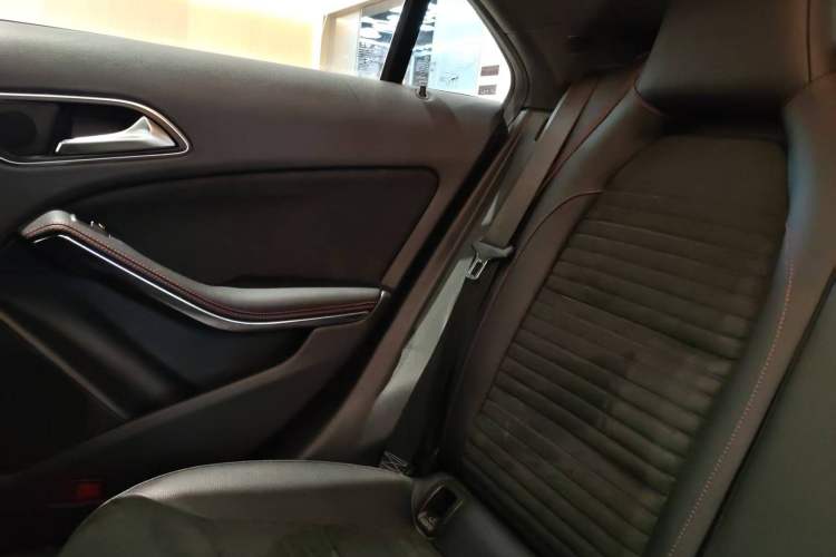 Used Mercedes-Benz CLA 2016 CLA 220 4MATIC Interior 4