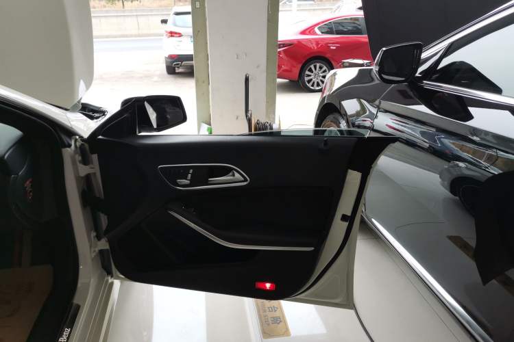 Used Mercedes-Benz CLA 2016 Year Restyled CLA 220 4MATIC Interior 5