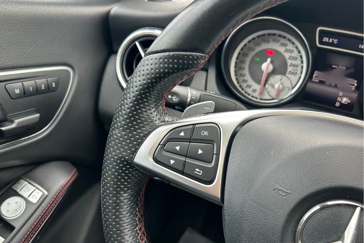 Used Mercedes-Benz CLA 2016 CLA 220 4MATIC Interior 6