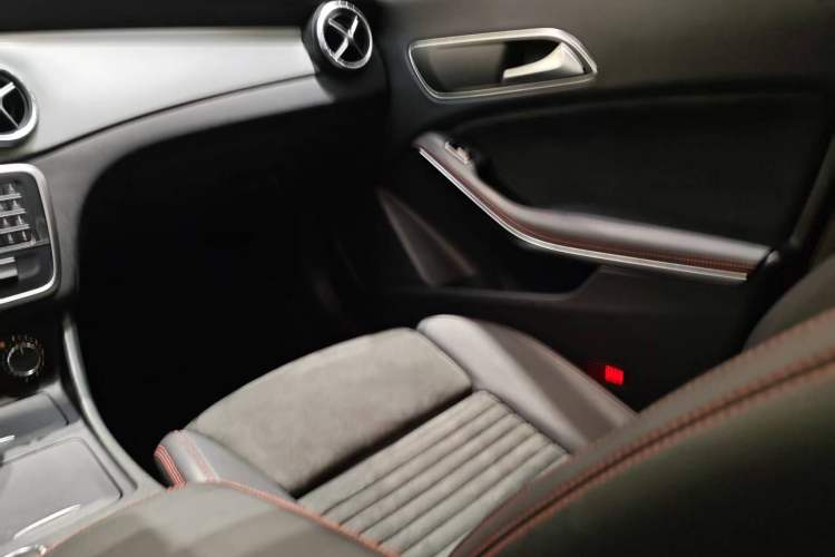 Used Mercedes-Benz CLA 2016 CLA 220 4MATIC Interior 6