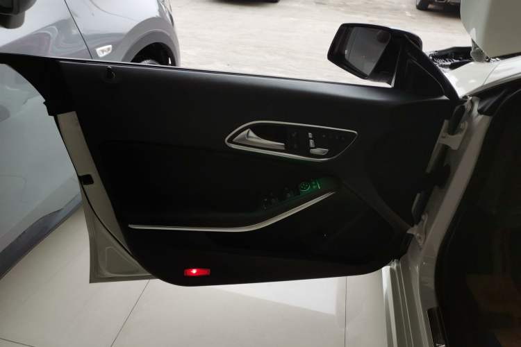Used Mercedes-Benz CLA 2016 Year Restyled CLA 220 4MATIC Interior 7