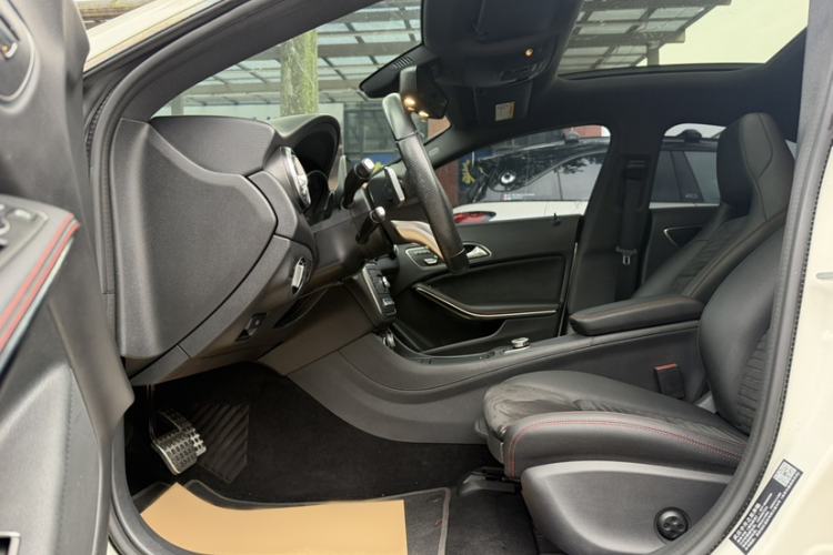 Used Mercedes-Benz CLA 2016 Year Restyled CLA 220 4MATIC Interior 7