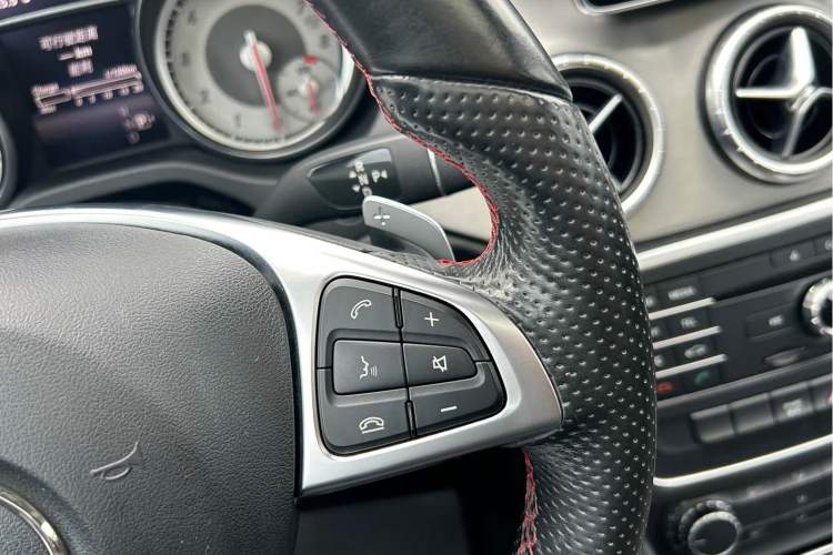 Used Mercedes-Benz CLA 2016 CLA 220 4MATIC Interior 8