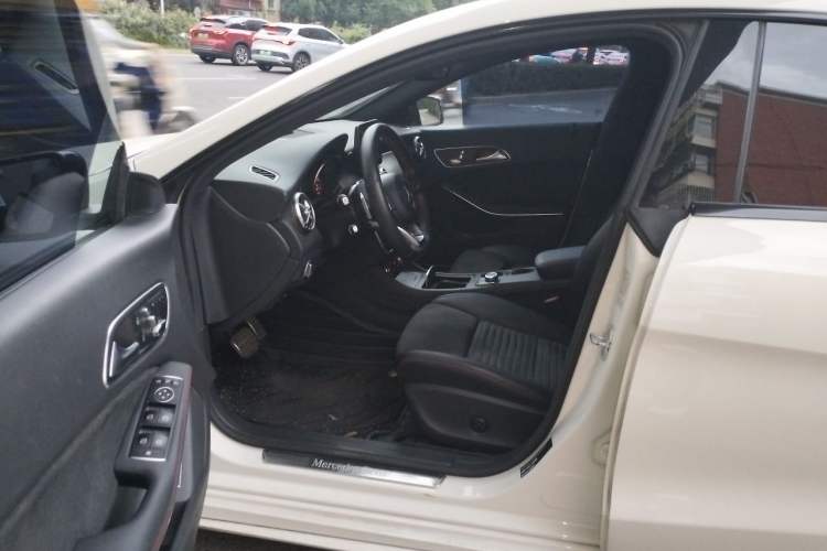Used Mercedes-Benz CLA 2016 Year Restyled CLA 220 4MATIC Left Front Seat