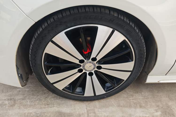 Used Mercedes-Benz CLA 2016 Facelifted CLA 200 Stylish Edition Left Front Wheel Hub