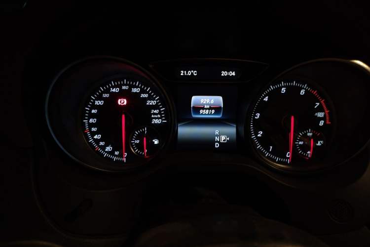 Used Mercedes-Benz CLA 2016 Facelifted CLA 260 4MATIC Odometer Close Up