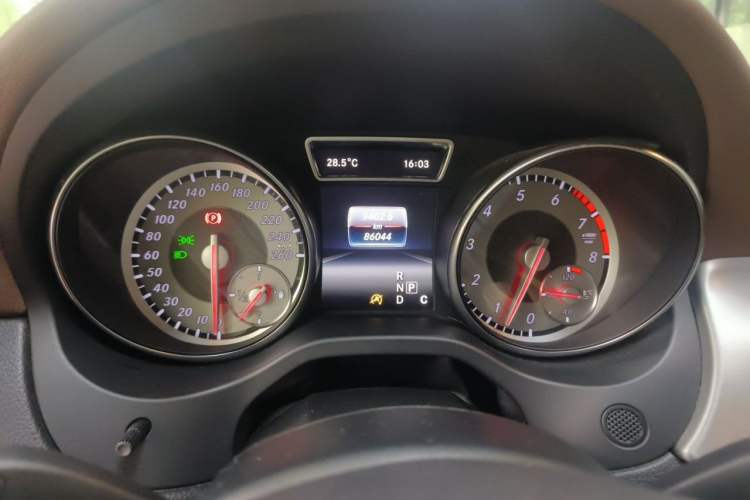 Used Mercedes-Benz CLA 2016 CLA 260 4MATIC Odometer Close Up