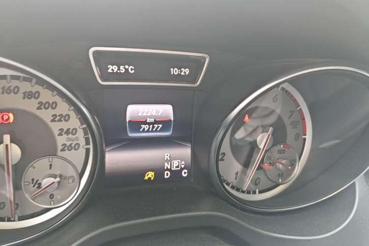 Used Mercedes-Benz CLA 2016 CLA 220 4MATIC Odometer Close Up