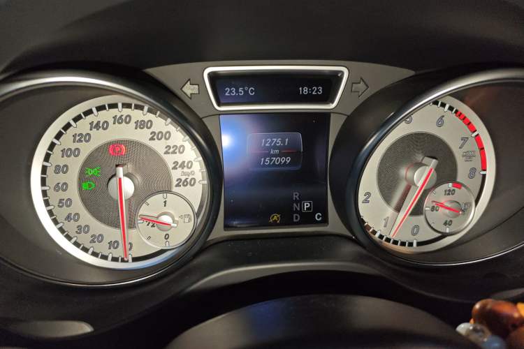 Used Mercedes-Benz CLA 2016 CLA 260 4MATIC Odometer Close Up