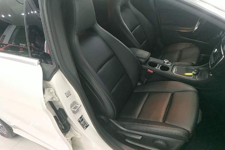Used Mercedes-Benz CLA 2016 Refreshed CLA 200 Sport Edition Right Front Seat