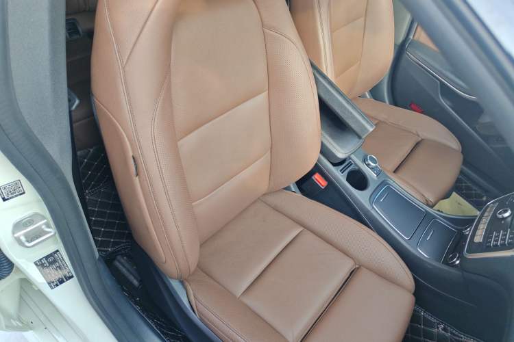 Used Mercedes-Benz CLA 2016 Facelifted CLA 260 4MATIC Right Front Seat