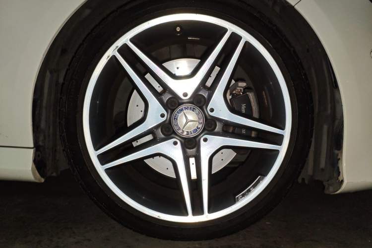 Used Mercedes-Benz CLA 2016 CLA 220 4MATIC Right Front Wheel Hub