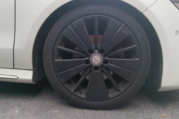 Used Mercedes-Benz CLA 2016 Facelifted CLA 200 Stylish Edition Right Front Wheel Hub