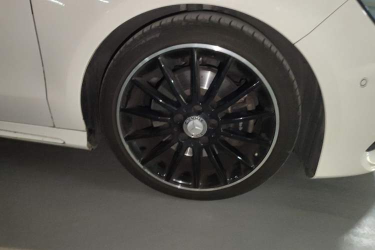 Used Mercedes-Benz CLA 2016 Facelifted CLA 260 4MATIC Right Front Wheel Hub