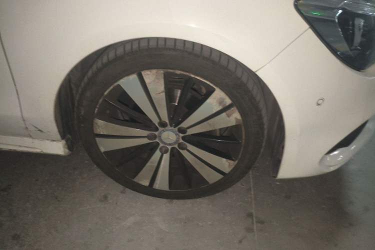 Used Mercedes-Benz CLA 2016 Facelifted CLA 200 Stylish Edition Right Front Wheel Hub