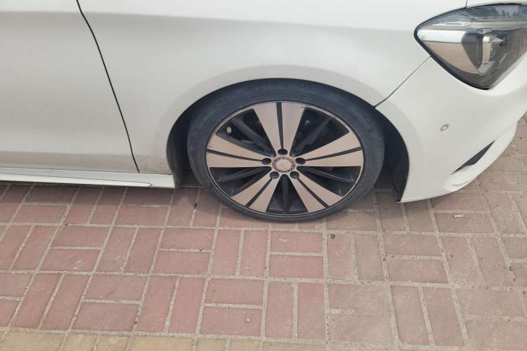 Used Mercedes-Benz CLA 2016 Facelifted CLA 200 Stylish Edition Right Front Wheel Hub