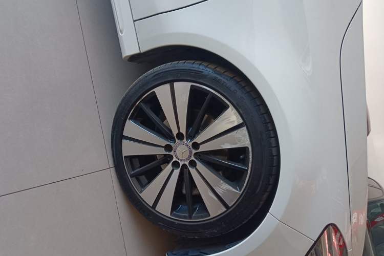 Used Mercedes-Benz CLA 2016 Facelifted CLA 200 Stylish Edition Right Front Wheel Hub