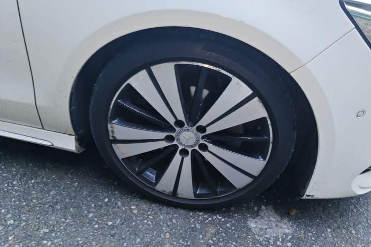 Used Mercedes-Benz CLA 2016 Facelifted CLA 200 Stylish Edition Right Front Wheel Hub