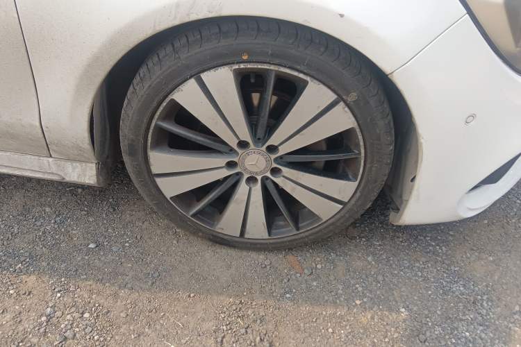Used Mercedes-Benz CLA 2016 Facelifted CLA 200 Stylish Edition Right Front Wheel Hub